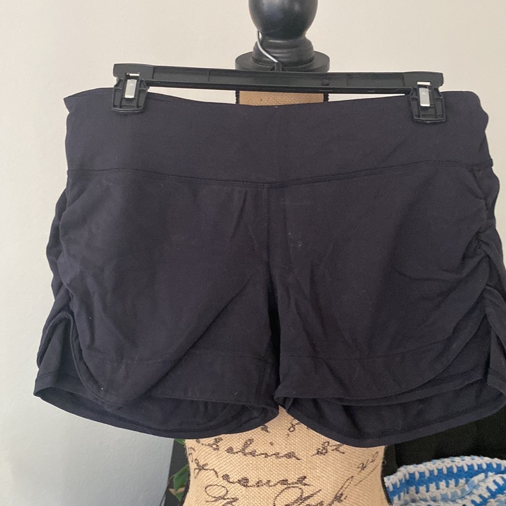 Athleta Side Ruched shorts in SZ M